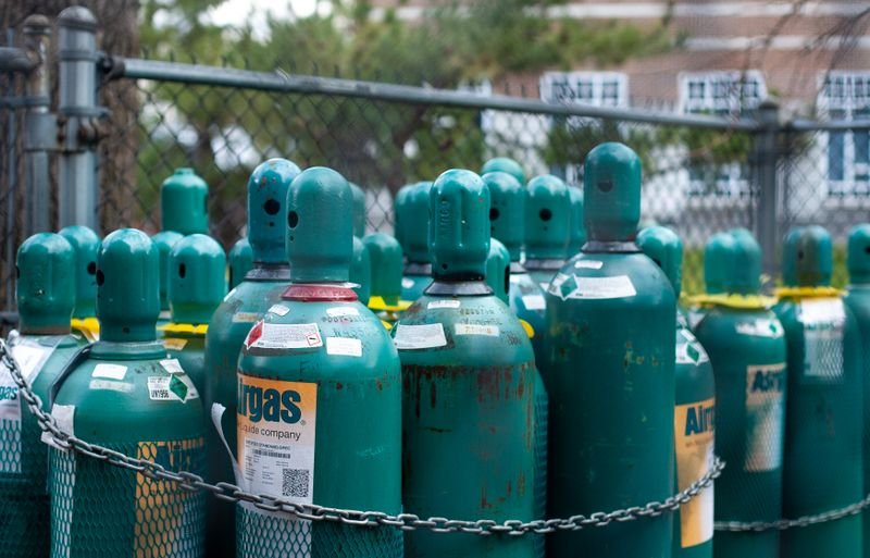 Industrial pressure vessels and gas tanks