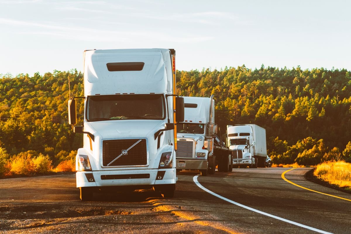 Highway freight truck for regional and cross-border delivery