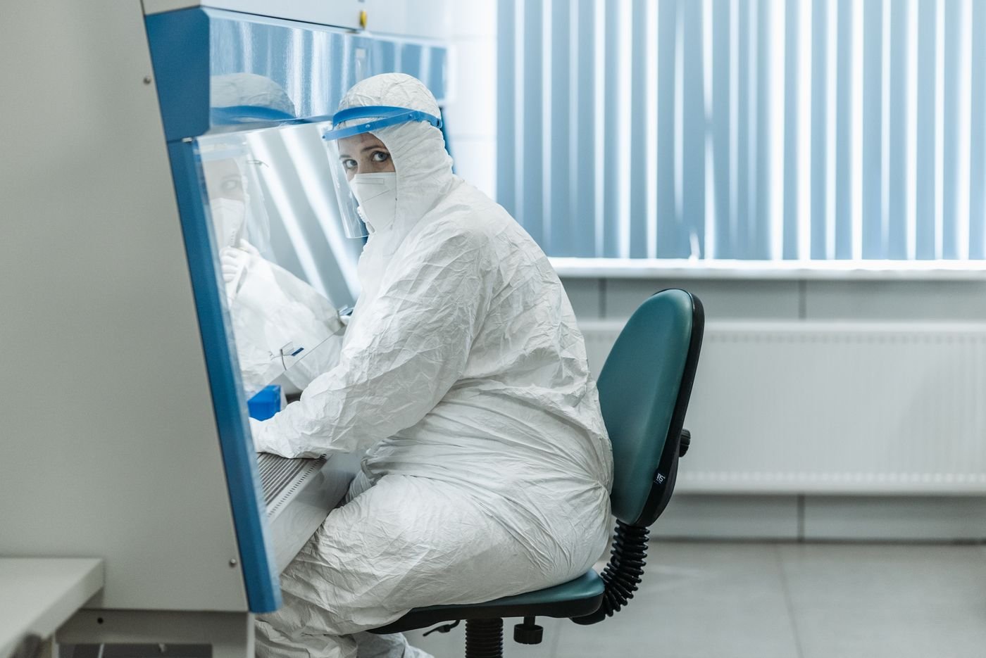 Multi-stage cleanroom filtration train