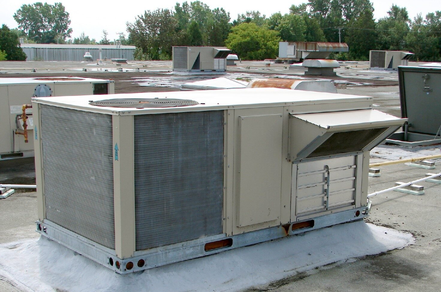 ZF multi-pocket synthetic bag air filter installed in commercial HVAC bank